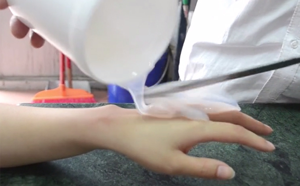 人體硅膠可以直接貼在人體皮膚上嗎？