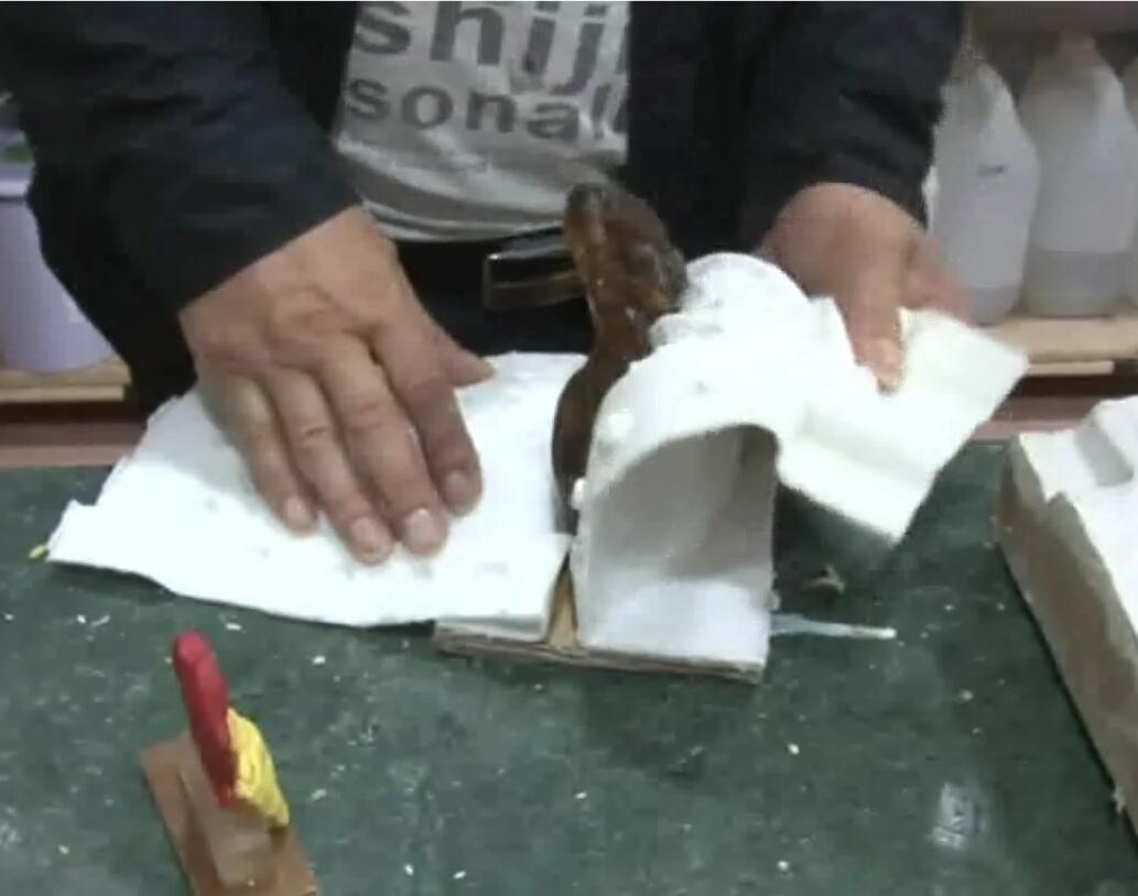 工業(yè)級模具硅膠開模拆邊困難怎么辦？